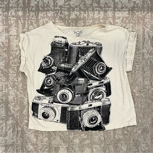 100% cotton graphic camera t-shirt
